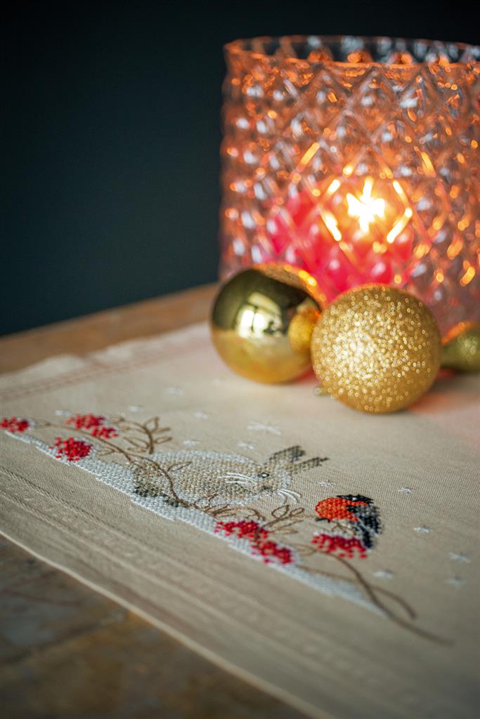 Camino de Mesa en Punto de Cruz "Liebre de nieve y Jilguero" - Vervaco