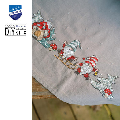 Centro de Mesa en Punto de Cruz "Gnomos" - Vervaco