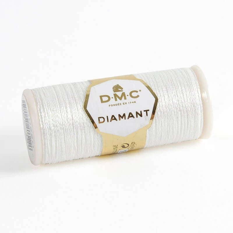 Hilo metalizado DMC Diamant D5200 blanco brillante en bobina de 33 metros para detalles luminosos
