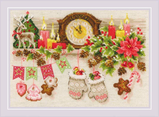 Kit de punto de cruz RIOLIS Estante de Navidad con diseño navideño de estante decorado con reloj, velas y flores de pascua, incluye tela Aida e hilos.
