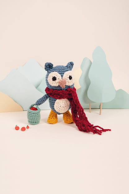 Kit de amigurumi DMC Búho Garden Life con hilos Happy Cotton y Happy Chenille, incluye relleno, ganchillo y accesorios completos de crochet.