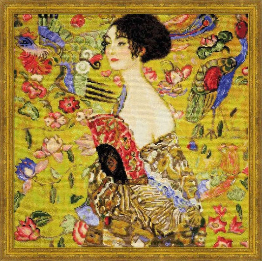 Kit de punto de cruz Riolis Dama con Abanico inspirado en Klimt con mujer y fondo floral dorado bordado sobre tela Aida blanca con 30 colores.
