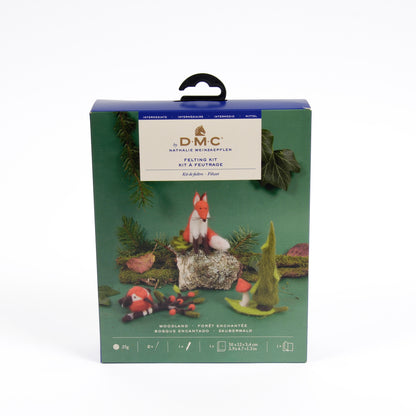 Kit de fieltrar en 3D DMC “Bosque Encantado” con diseño de zorro, pájaro en rama con frutos y rincón forestal con seta y árbol, elaborado con lana cardada.