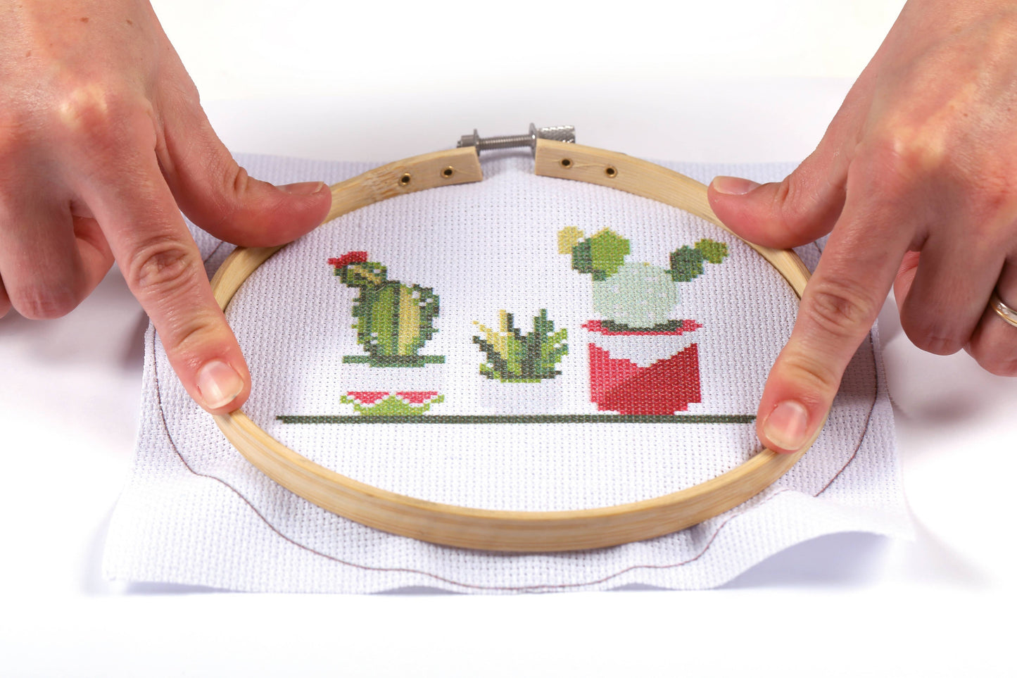 Kit de Punto de Cruz para Principiantes Cactus con Bastidor de Madera - Graine Créative