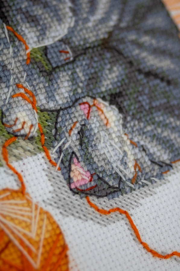 Kit de Punto de Cruz Aine "Gatos y hilos" - A1035