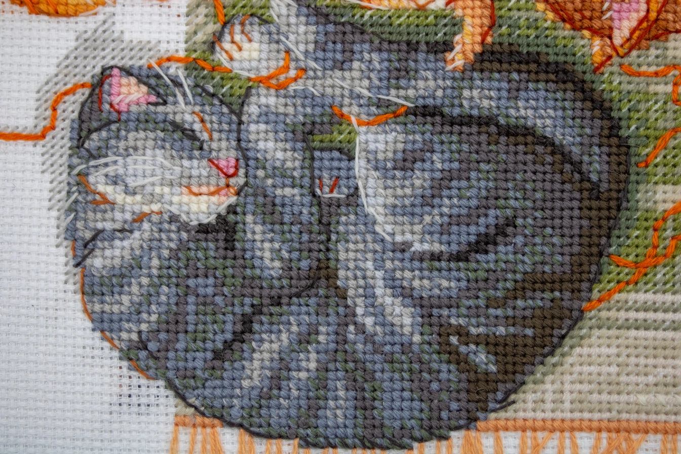 Kit de Punto de Cruz Aine "Gatos y hilos" - A1035