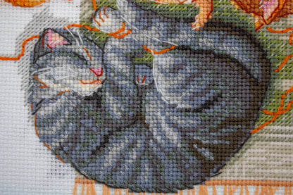 Kit de Punto de Cruz Aine "Gatos y hilos" - A1035