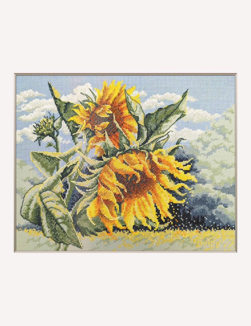 Kit de punto de cruz Aine Girasoles al Viento, girasoles dorados y hojas verdes sobre cielo azul con nubes