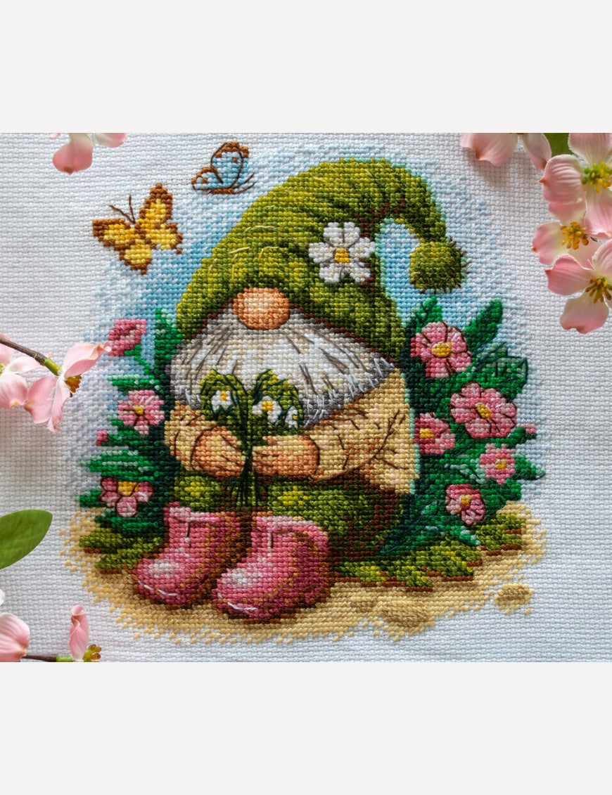 Kit de Punto de Cruz Aine "Gnomo Florido" - A1042