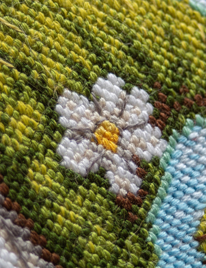 Kit de Punto de Cruz Aine "Gnomo Florido" - A1042