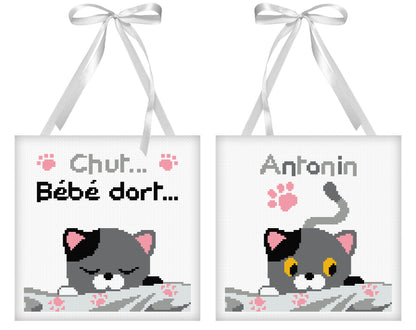 Kit de punto de cruz Cojín de Puerta Gatitos de Princesse con gatitos infantiles, huellas rosas y cinta para colgar en la puerta.