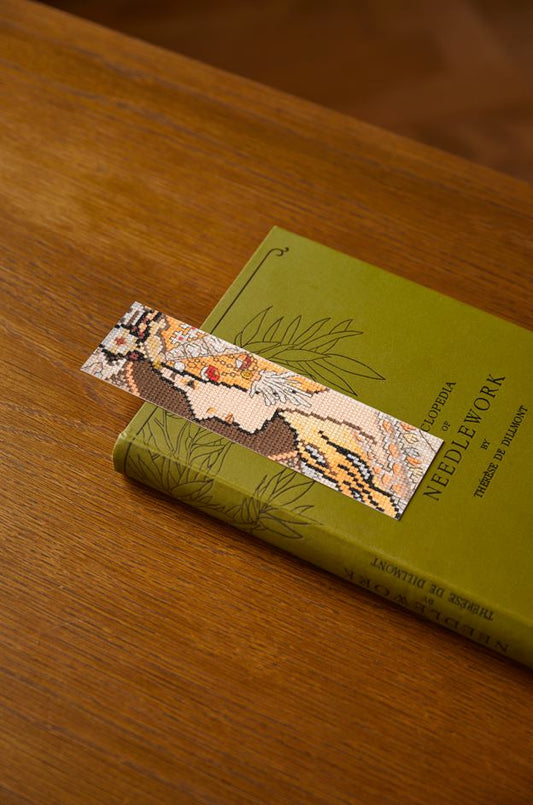 Kit punto de cruz DMC marcapáginas Zodiaco inspirado en Mucha sobre tela Aida blanca con diseño Art Nouveau elegante.