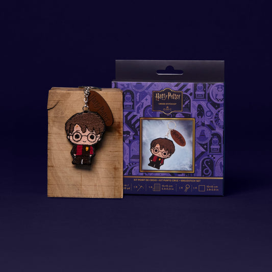 Kit de punto de cruz Harry Potter DMC con el llavero de Harry bordado terminado, tela Aida, hilos Mouliné, fieltro y llavero incluidos.