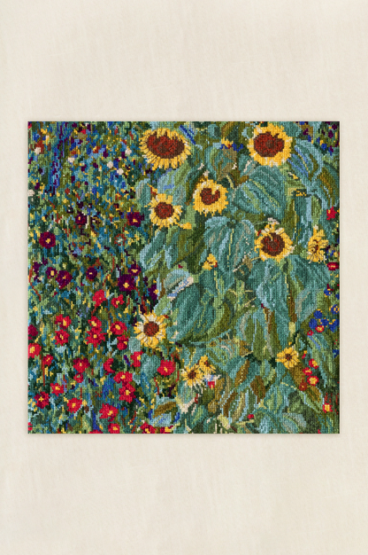 Kit de punto de cruz "Jardín con Girasoles" de DMC inspirado en Gustav Klimt, diseño vibrante y artístico de flores, ideal para bordado decorativo y aficionados al arte.