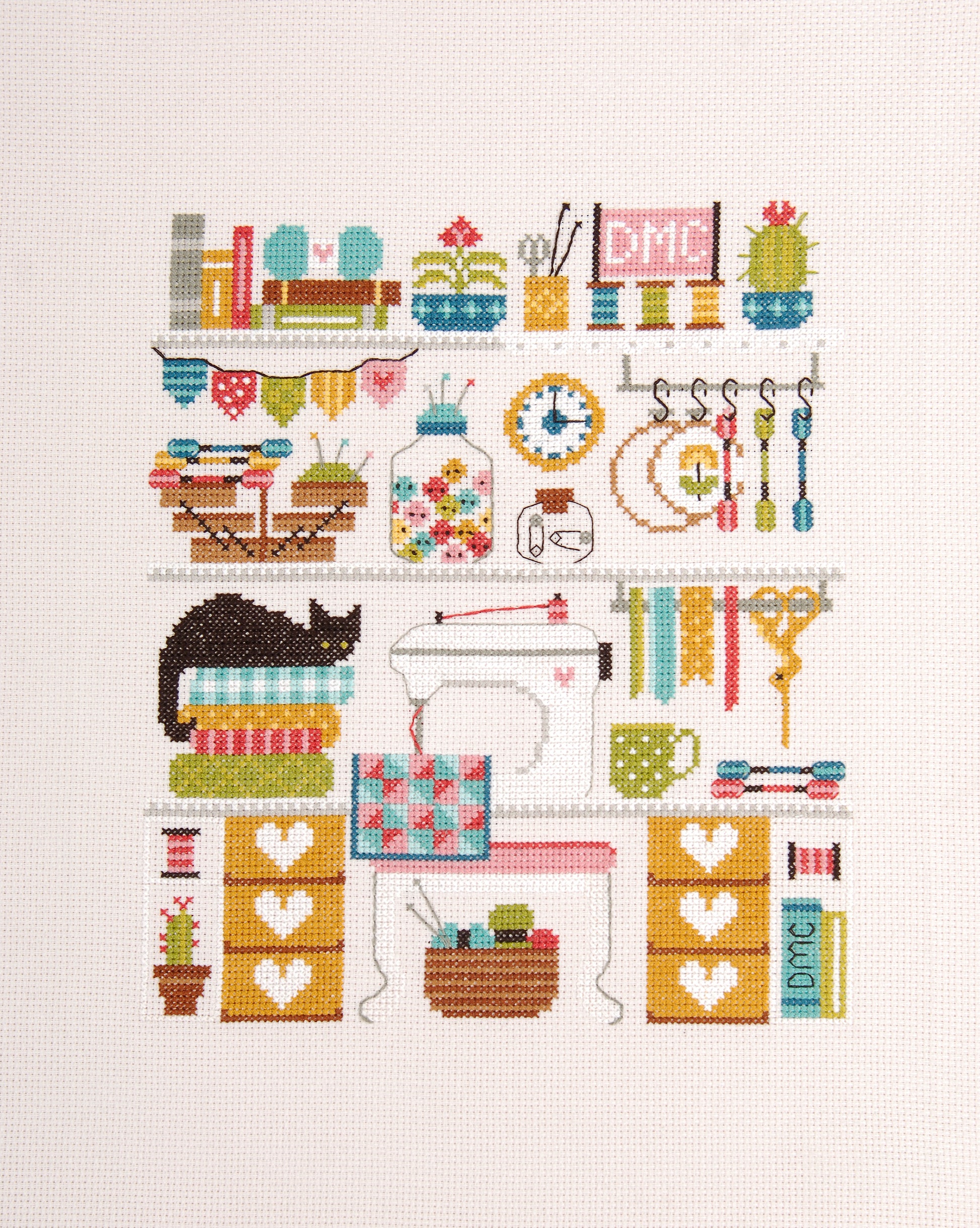 Kit de punto de cruz DMC “Mi Estudio Artesanal” de Faye Walsh con diseño de estudio de costura moderno bordado en tela Aida 14 ct.