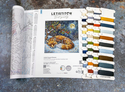 Kit de punto de cruz Letistitch “Frosted Dreams” con escena invernal detallada, 39 colores de hilo y tela Aida blanca 16ct de alta calidad.