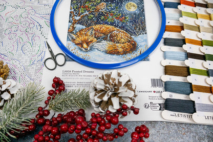 Kit de punto de cruz Letistitch “Frosted Dreams” con escena invernal detallada, 39 colores de hilo y tela Aida blanca 16ct de alta calidad.