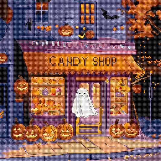 Kit de punto de cruz Letistitch “Pumpkin Line” con tienda de caramelos decorada y fantasma sonriente. Incluye tela Aida, hilos y aguja.