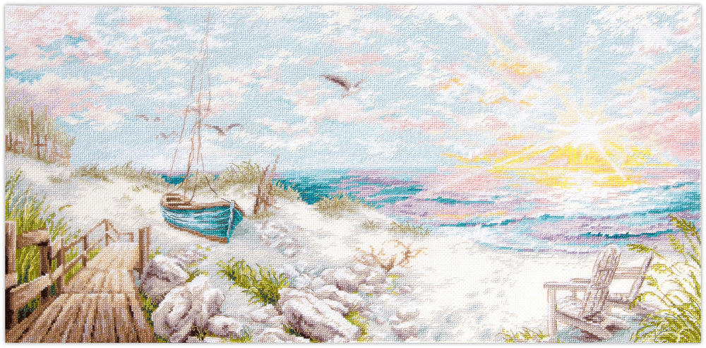 Kit de punto de cruz Magic Needle Baltic Serenity con diseño de barca en la arena frente al amanecer, mar y gaviotas para bordado y decoración costera.