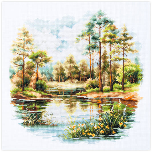 Kit de punto de cruz Lago en el Bosque con paisaje natural de lago, árboles y reflejo en el agua en tonos suaves.