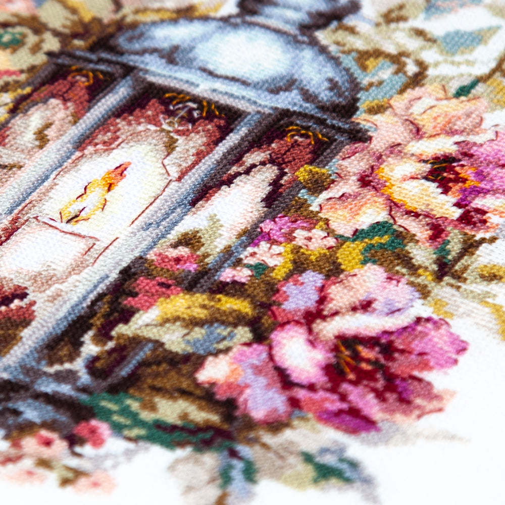 Kit de Punto de Cruz "Petals and Light" 70-45 Magic Needle