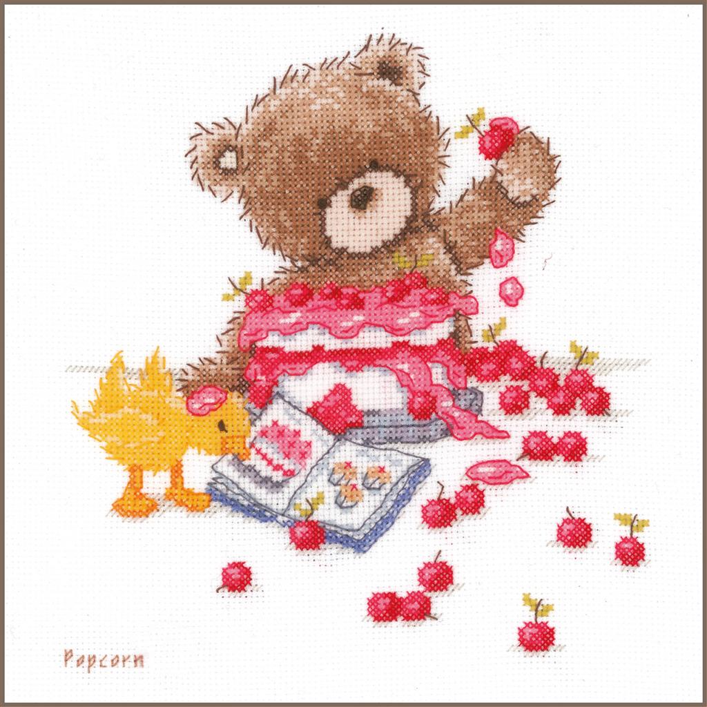 Kit punto de cruz Popcorn the Bear haciendo tarta de cerezas con patito amarillo – Vervaco PN-0143712