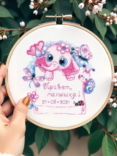 Kit de Punto de Cruz Riolis "¡Hola, Pequeño! Niña" - 1934