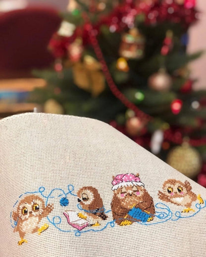 Kit de Punto de Cruz Riolis "La Familia de Búhos" - 1936