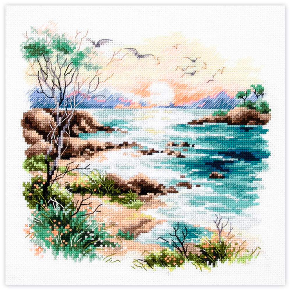 Kit de punto de cruz Magic Needle “Sea Sunset” con diseño de amanecer marino visto desde la orilla. Incluye tela Aida, hilos de algodón y aguja.