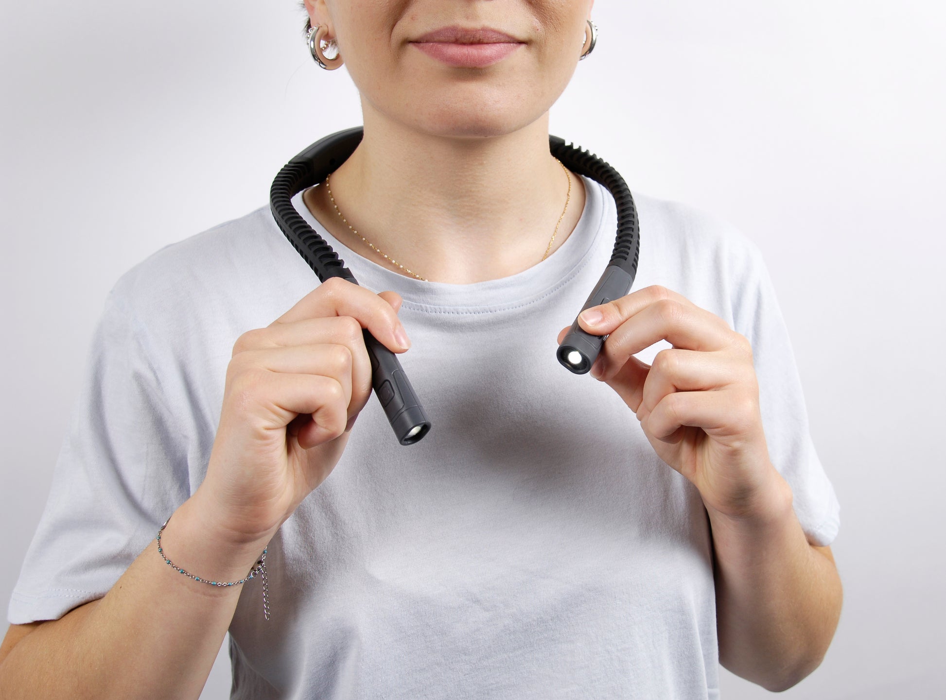 Lámpara de cuello LED DMC colocada para bordar con las manos libres y luz ajustable