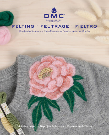 Libro de fieltro DMC “Adornos Florales” con 10 proyectos creativos para customizar ropa y accesorios con motivos florales en lana cardada, explicado paso a paso.