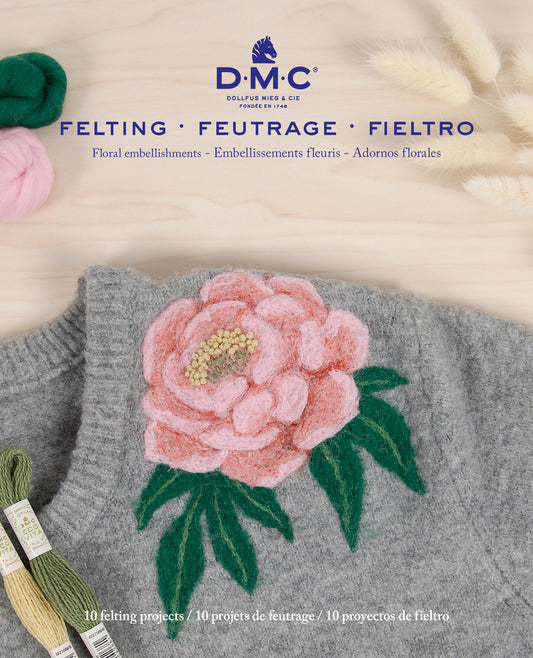 Libro de fieltro DMC “Adornos Florales” con 10 proyectos creativos para customizar ropa y accesorios con motivos florales en lana cardada, explicado paso a paso.