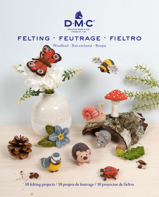 Libro de fieltro DMC “Woodland: Bosque” con 10 proyectos para crear erizo, ratón, caracol, mariquita, abeja, mariposa, pájaro y setas en lana cardada.