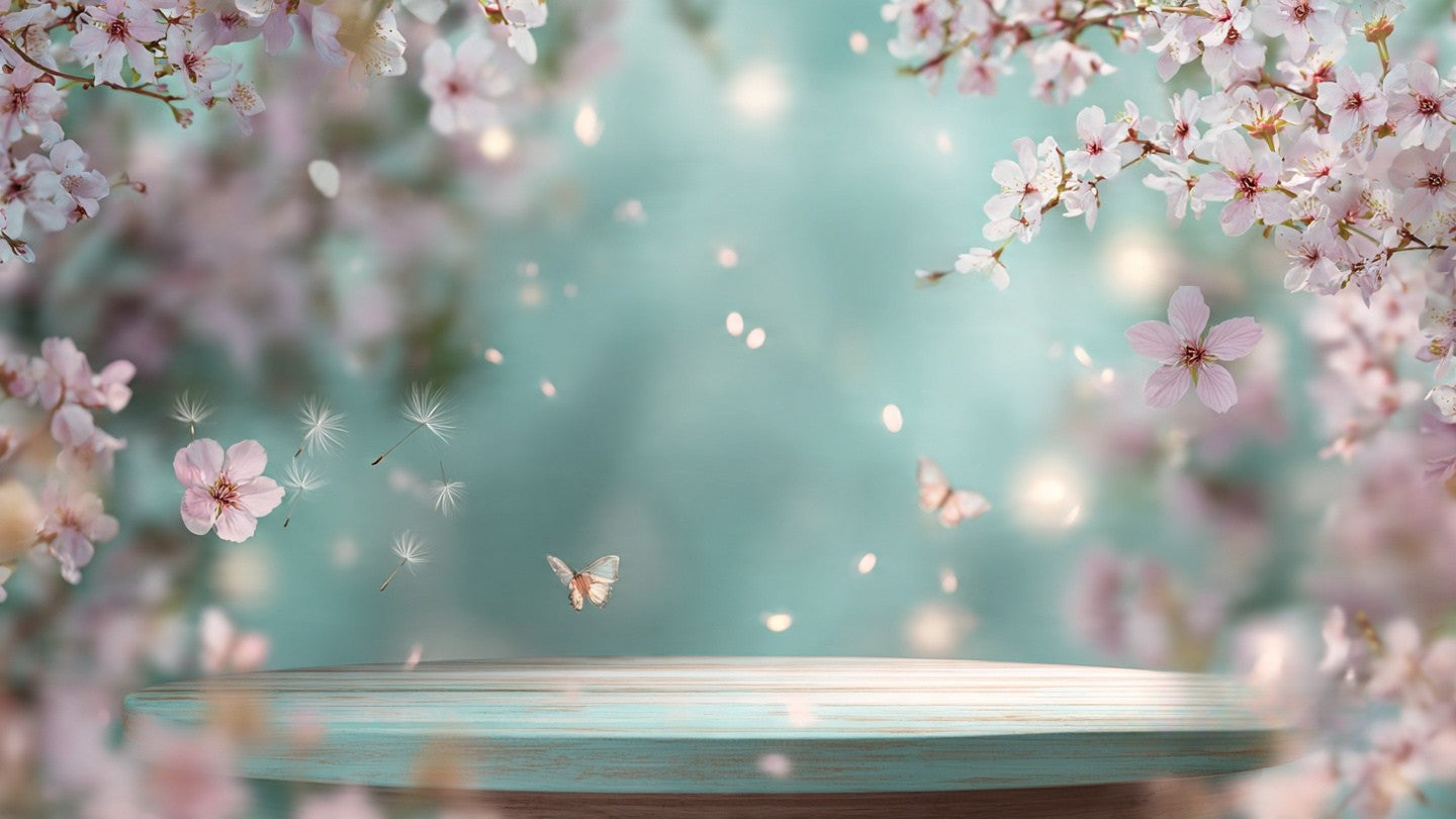 Foto de fondo con flores de cerezos y una base de madera con fondo azul celeste