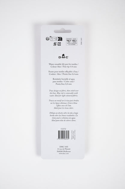 Parte trasera del embalaje del rotulador soluble al agua DMC azul para textiles con punta fina 0,4 mm