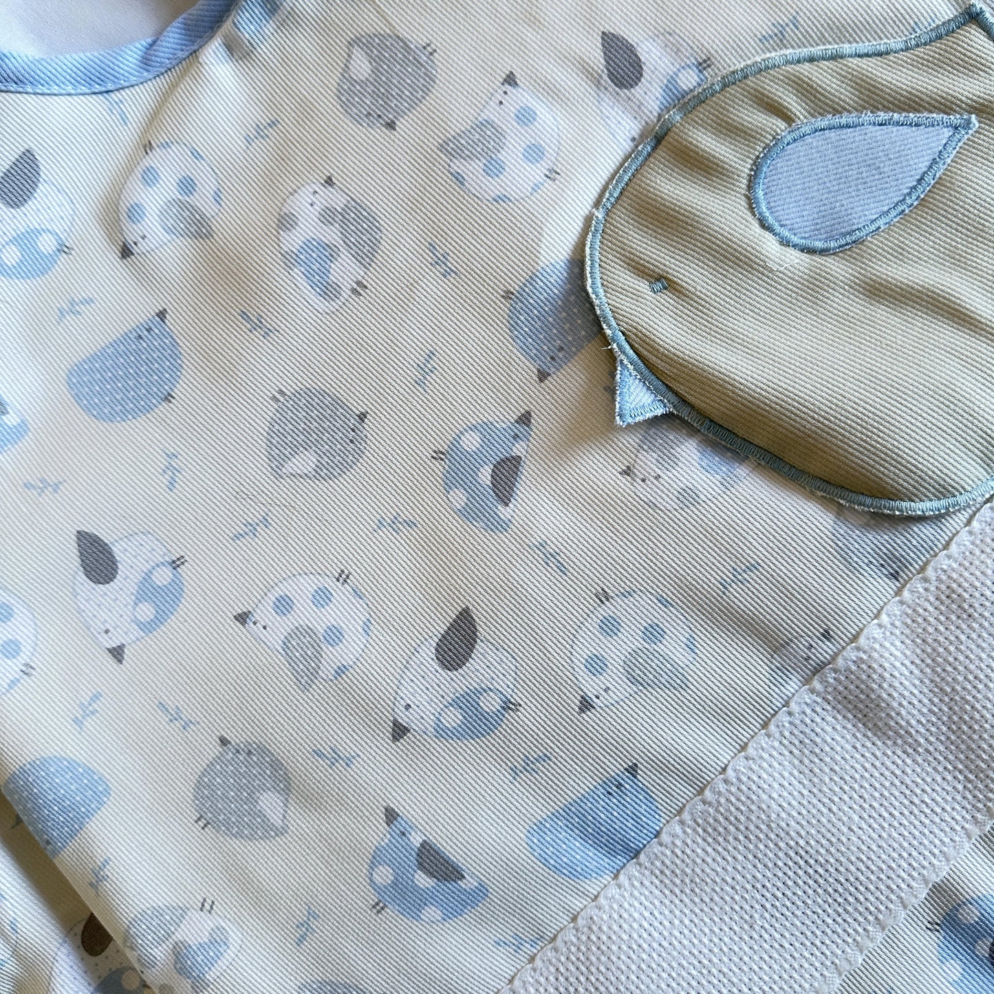 Saco de dormir para bebés con cinta de bordado en punto de cruz, personalizable, con estampado de pajaritos.