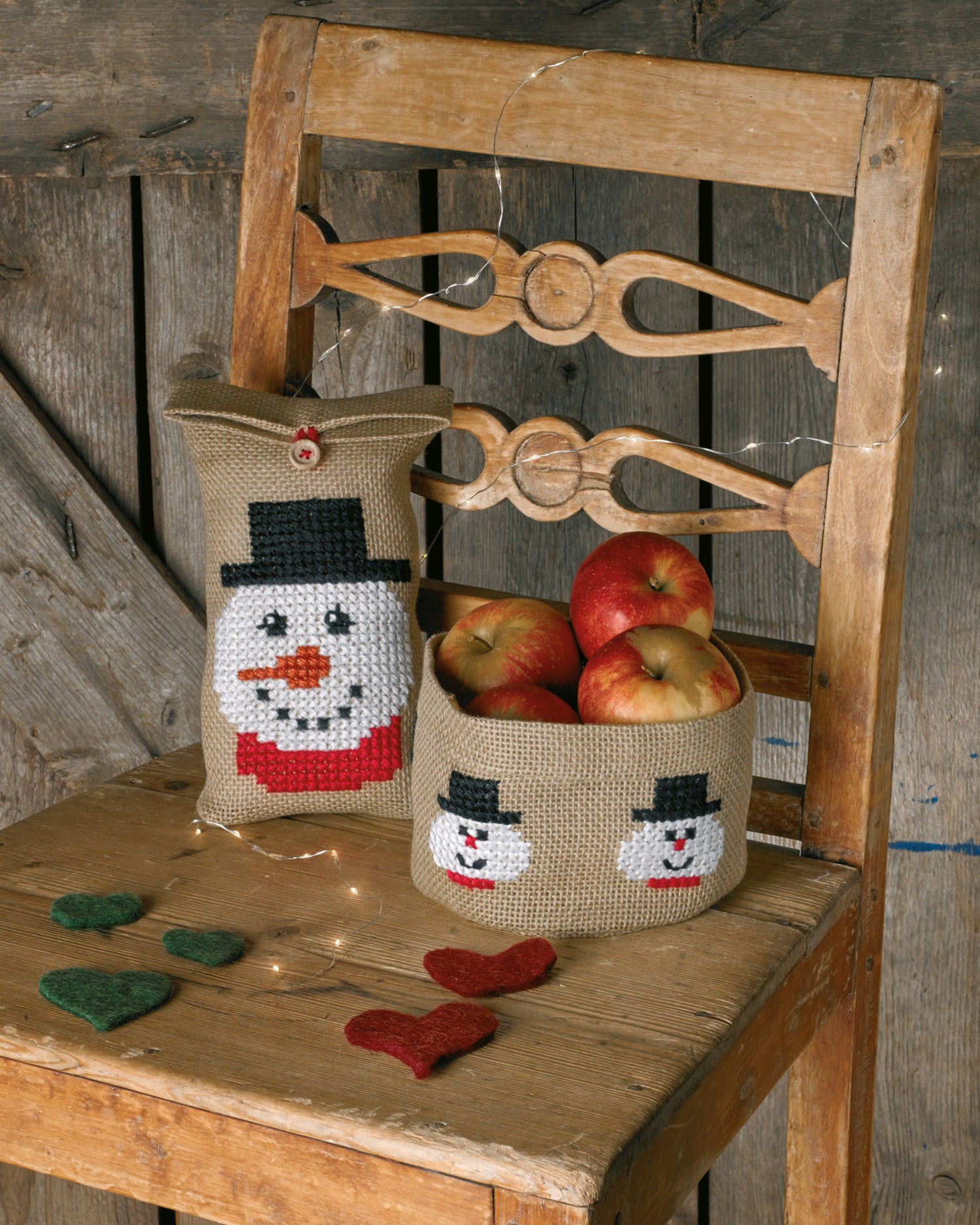 Saco y cesta de Navidad de tela de yute para bordar un muñeco de nieve, ideales para decoración navideña y regalos.