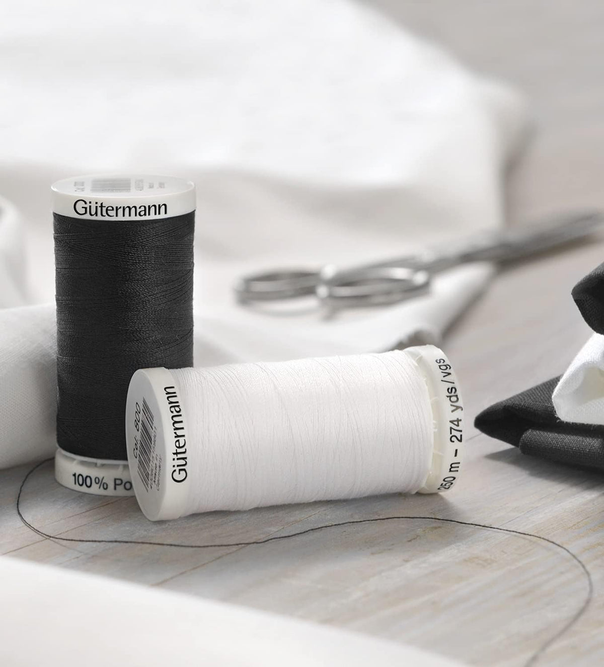 Set de Hilos Gütermann Coselotodo 250m - Blanco y Negro - 6 Bobinas