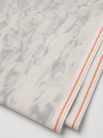Tela Aida 18ct Mármol Vintage 7139 Zweigart, tejido de algodón gris jaspeado con acabado envejecido para punto de cruz contado.