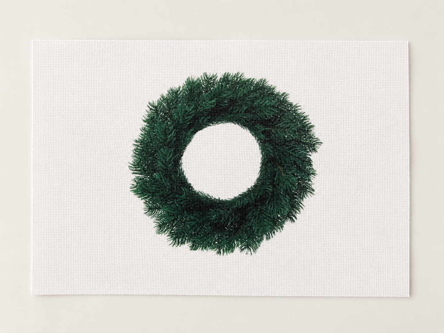 Tela Aida impresa precortada Corona de Abeto de Loisirs Créatifs en formato 30x40 cm con estampado de una corona verde sobre fondo claro.