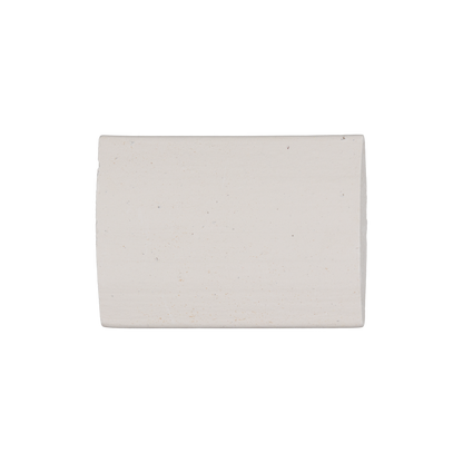 Tiza de sastre mineral blanca rectangular en caja estilizada, perfecta para marcar tejidos en costura y confección.