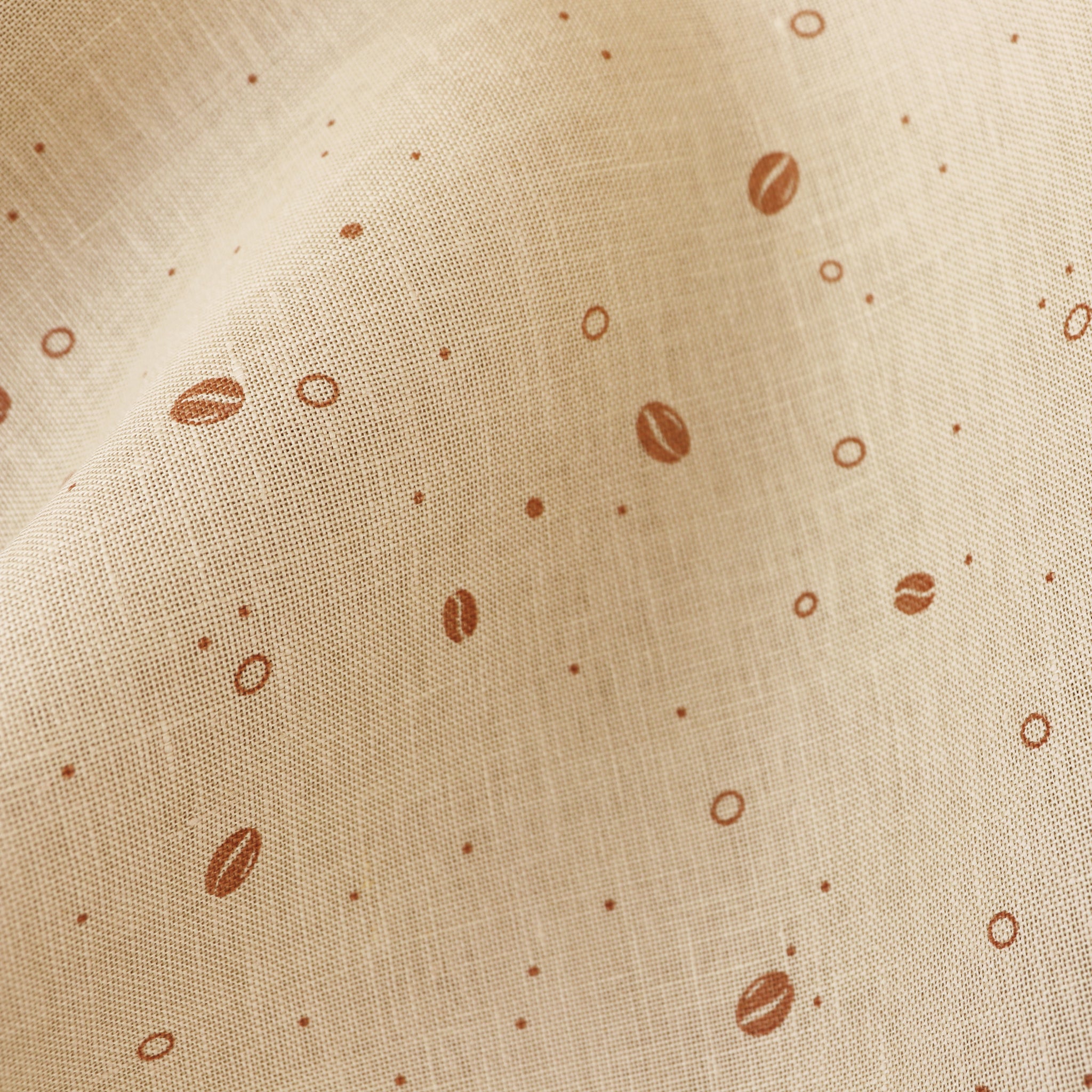 Tela Belfast 32ct Coffee Zweigart 3609/140 de lino 100% para bordado y punto de cruz con estampado de granos de café.