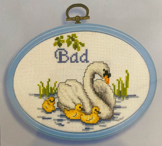 Kreuzstichset mit Stickrahmen „Bad Swan“ – 44243